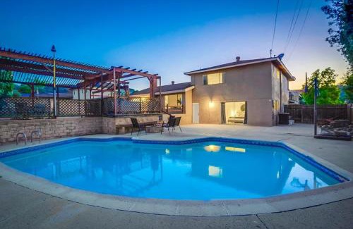 Hacienda Heights Casa | Vintage 6B 3BA Home Pool Hot Tub & Basketball Net