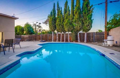 Hacienda Heights Casa | Vintage 6B 3BA Home Pool Hot Tub & Basketball Net