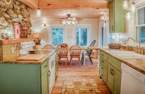 Chimney Rock Casa | Vintage and charming cabin with stone fireplace