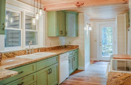 Chimney Rock Casa | Vintage and charming cabin with stone fireplace