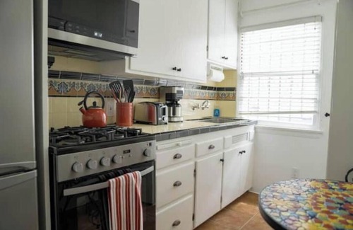 North of Wilshire Apartamento | Vintage and Cozy Studio in Santa Monica - B