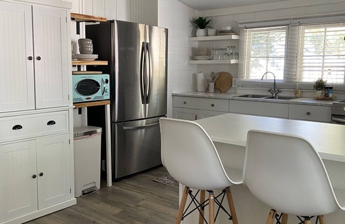 Vero Beach Cabaña | Vintage Beach Cottage with Cozy Vibes and cute Separate Casita. Pet Friendly!