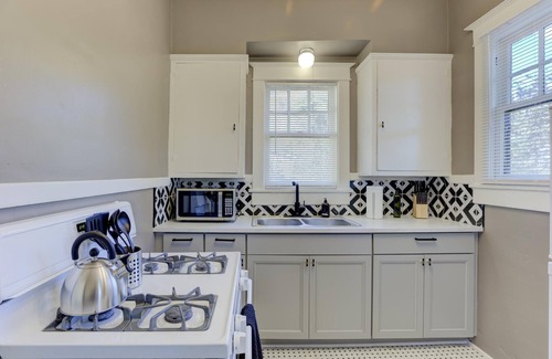 Midtown Apartamento | Vintage Boho Apartment in Great Midtown Location!