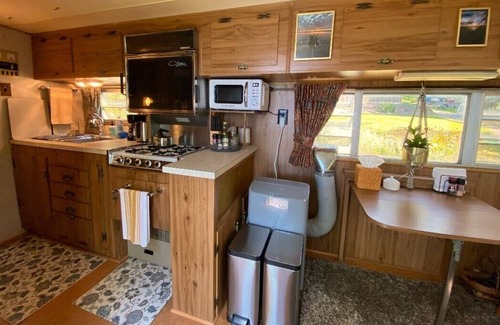 Valois Casa | Vintage Camper Overlooking Seneca Lake