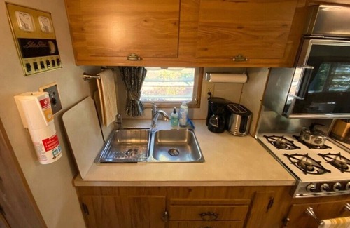 Valois Casa | Vintage Camper Overlooking Seneca Lake