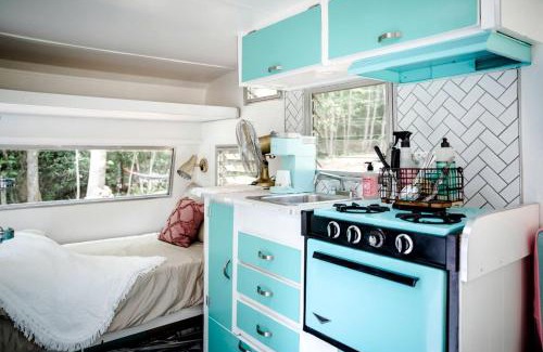 Franklin Casa | Vintage Camper Rental in Franklin for Couples Getaway in the Mountains in North Carolina