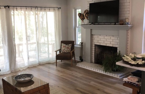 Fort Smith Casa | Vintage Chalet on Riviera