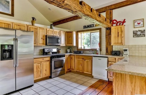 Windham Otro | Vintage Charm Farmhouse Retreat