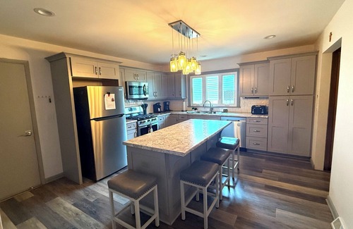 Kenosha Casa | Vintage Charm Meets Modern Comfort Perfect 4 Families & Traveling Professionals