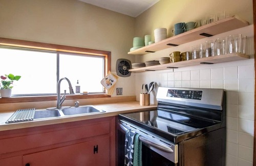 Saugerties South Casa | Vintage charm with modern conveniences on the water in Saugerties, NY!
