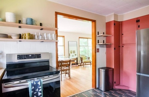 Saugerties South Casa | Vintage charm with modern conveniences on the water in Saugerties, NY!