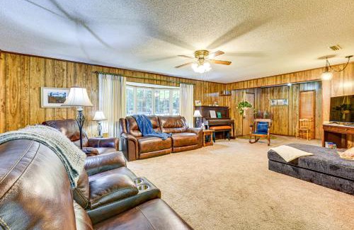 Chipley Casa | Vintage Chipley Getaway on Large Private Property