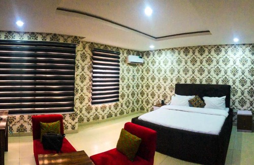 Lekki Phase 1 Hotel | Vintage Classic Lodge