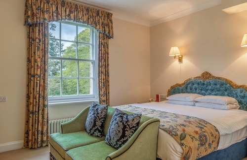 Nairn Hotel | Vintage Comfort Near Nairn Beach, Golf & Highland Heritage