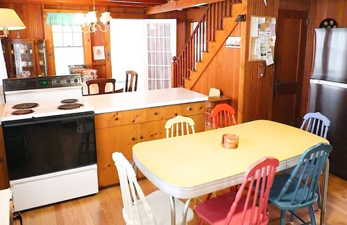 Old Lyme Casa | Vintage Cottage by the Sea - Walking Distance to the Beach - Old Lyme