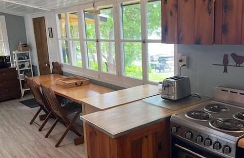 Alden Cabaña | Vintage Cottage on Clam Lake - Bring your Boat