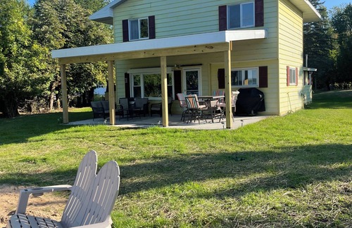 Alpena Cabaña | Vintage cottage with WiFi in Alpena - 5 bedrooms available