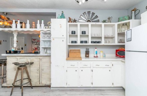 Rio Linda Casa | Vintage Eclectic Home Near Sacramento Airport!