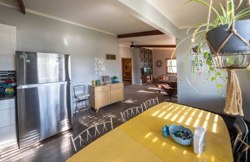 Sioux Falls Casa | Vintage Experience - Mid Century Retro Retreat- 2 Bedroom in Central Sioux Falls