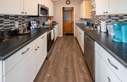 Sioux Falls Casa | Vintage Experience - Mid Century Retro Retreat- 2 Bedroom in Central Sioux Falls