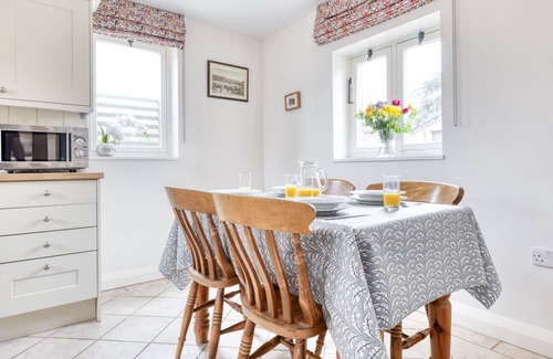 Shellingford Cabaña | Vintage Family Barn Conversion near Faringdon