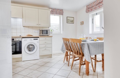Shellingford Cabaña | Vintage Family Barn Conversion near Faringdon