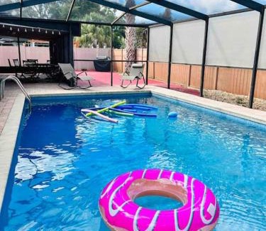 Tampa Casa | Vintage Family Scape + heated pool&discount