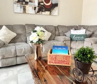 Tampa Casa | Vintage Family Scape + heated pool&discount
