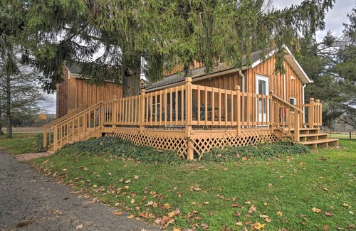 Cambridge Springs Cabaña | Vintage Farmhouse ~ 2 1/2 Mi to Mount Pleasant Ski