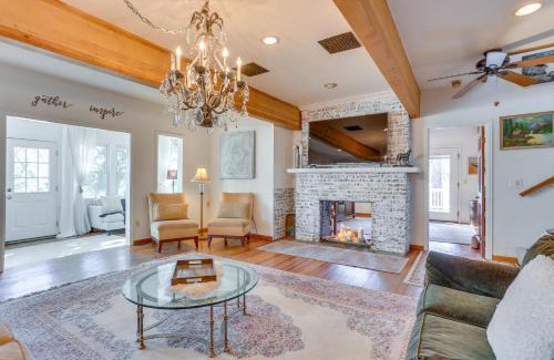 Larkspur Casa | Vintage Farmhouse with Hot Tub in Larkspur