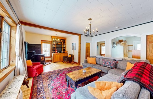 Jay Casa | Vintage Farmhouse with Private Hot Tub/Seasonal Pool, Patio, & High-Speed WiFi