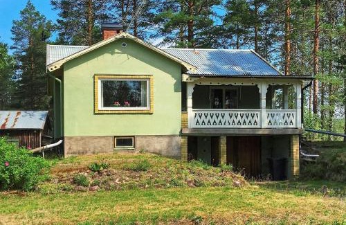 Stoten Casa | Vintage Forest Retreat-By Traum