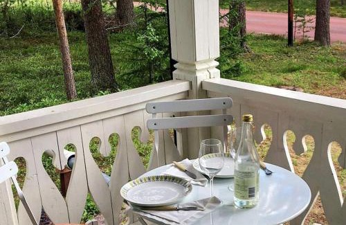 Stoten Casa | Vintage Forest Retreat-By Traum