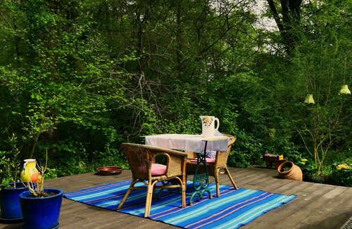 Saint-Leopardin-d'Augy Casa | Vintage Caravan in green and quiet paradise