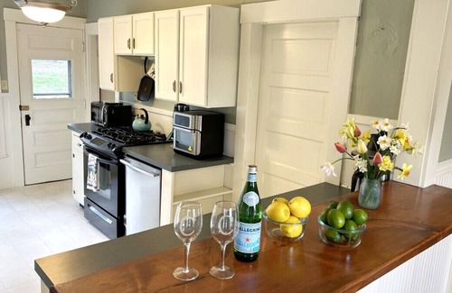 Sunapee Casa | Vintage Harbor House