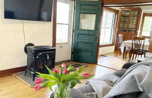 Sunapee Casa | Vintage Harbor House