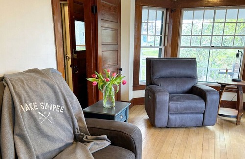 Sunapee Casa | Vintage Harbor House