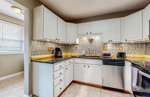 Fletcher Casa | Vintage home with modern updates - near Biltmore, Chimney Rock & Lake Lure