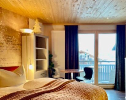Bolsterlang Hotel | Vintage Hotel Charivari- Sommer Hörnerbahnen kostenlos mit Restaurant
