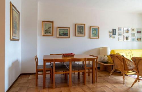 Brusimpiano Apartamento | Vintage Lake Flat 20m from Lake Lugano