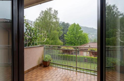 Brusimpiano Apartamento | Vintage Lake Flat 20m from Lake Lugano