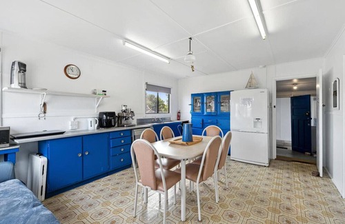 Ledge Point Casa | Vintage Ledge Point Beach Shack