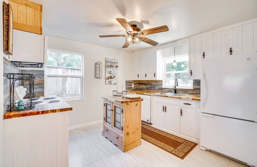 Mount Dora Cabaña | Vintage Mount Dora Cottage w/ Screened Porch!
