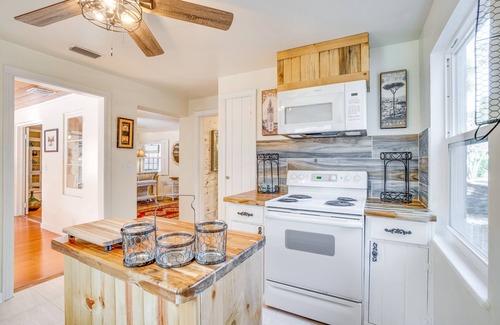 Mount Dora Cabaña | Vintage Mount Dora Cottage w/ Screened Porch!