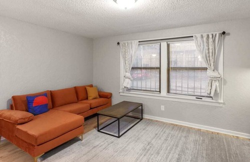 South Hyde Park Apartamento | Vintage MW 1BR with Full Kitchen by Zencity
