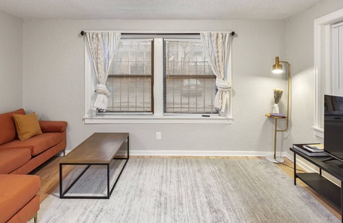 South Hyde Park Apartamento | Vintage MW 1BR with Full Kitchen by Zencity