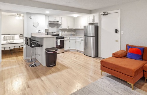 South Hyde Park Apartamento | Vintage MW 1BR with Full Kitchen by Zencity
