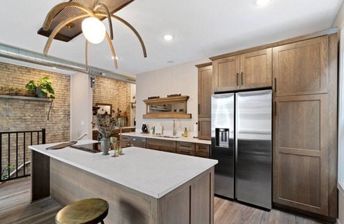 Fifth Ward Condominio | Vintage Pad w/Garage in Historic Walker's Point