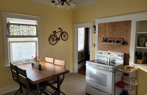 Grand Junction Casa | Vintage Parlor 2 Bedroom Home