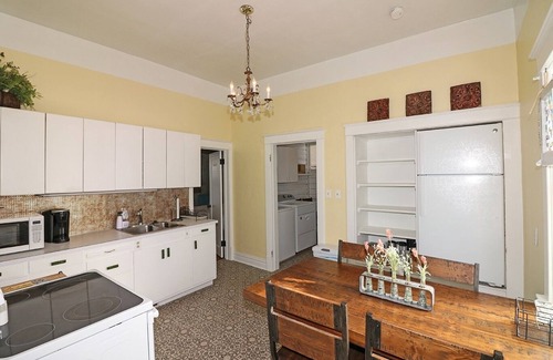 Grand Junction Casa | Vintage Parlor 2 Bedroom Home